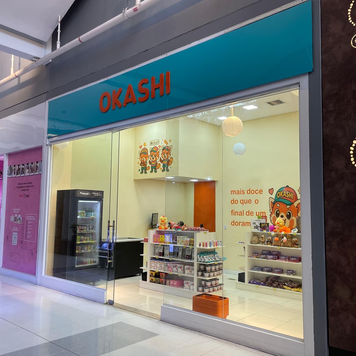 Imagem de interna da loja okashi doces