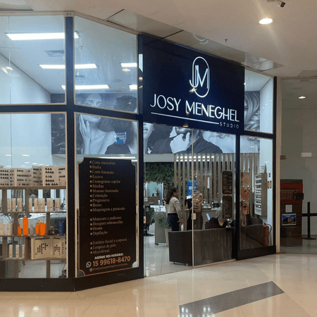 Imagem de interna da loja studio josy meneghel