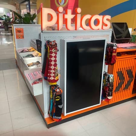 Imagem de interna da loja piticas