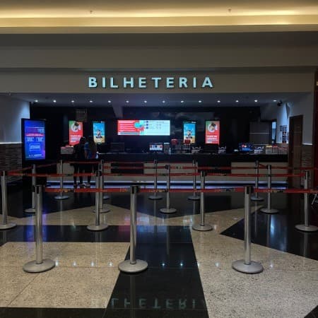 Imagem de interna da loja cine araújo