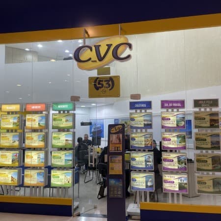 Imagem de interna da loja cvc viagens