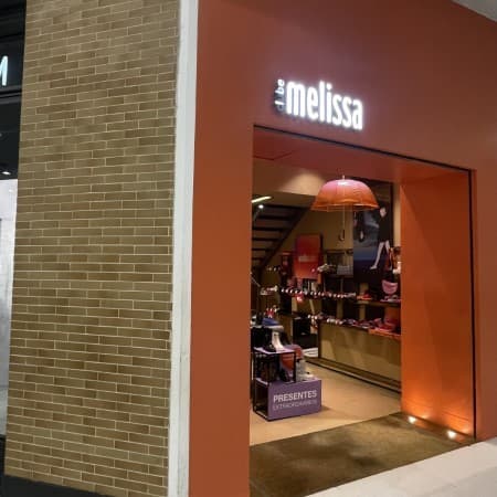Imagem de interna da loja clube melissa